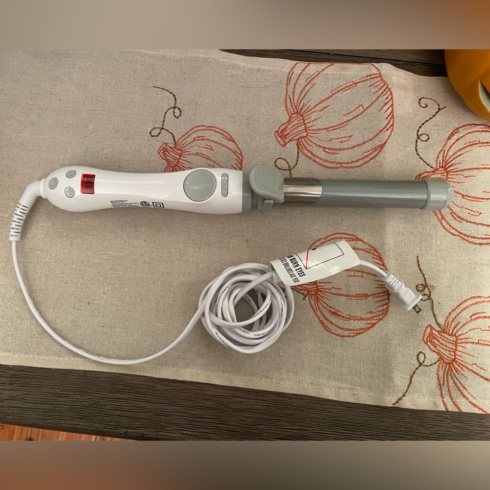 Beachwaver S1 Dual Voltage White Rotating Curling Iron